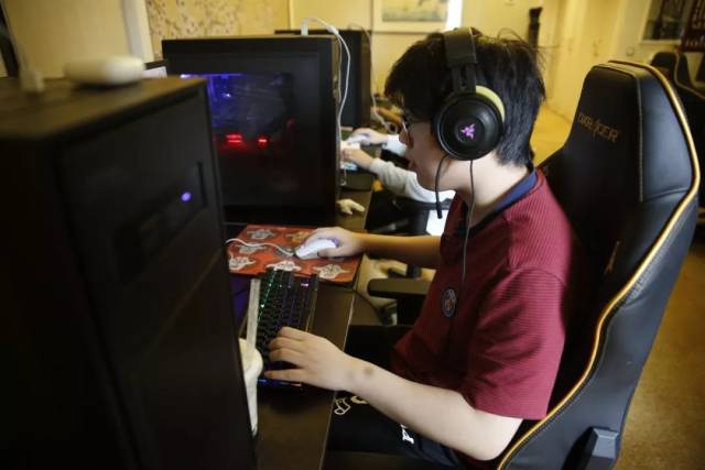 Top Esports 和 Anyone's Legend 在 LPL 第2阶段 2025 中获得胜利