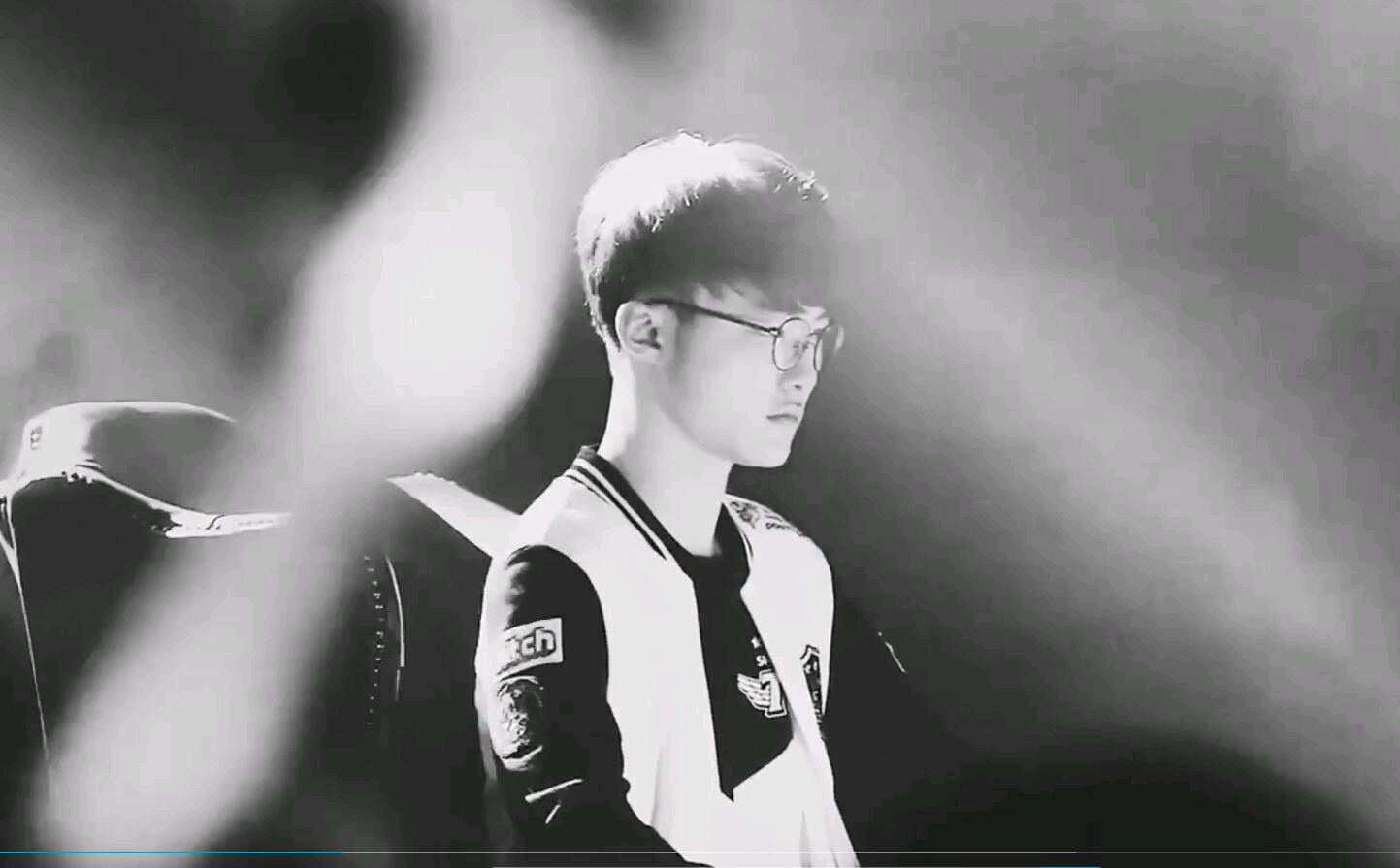 LPL 的当前15点经济差数据： Invictus Gaming 的三项C在榜单上！ knight 的数据为负！