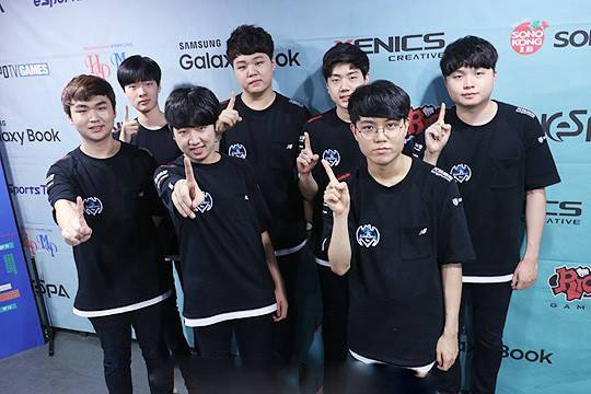 2022LPL夏季总决赛宣传照，369单挑wayward+晴天？