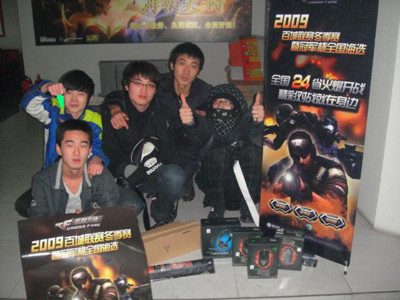 队长 Bdd ！ Bdd 的标志性Tsar在多次团队战中表现出色， KT Rolster 赢得了第一场比赛。